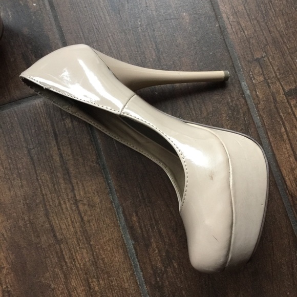 3/$25❤️Nude heels (US6.5) - Picture 6 of 9